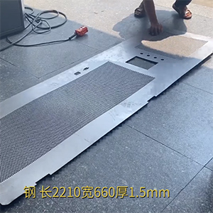 1.5mm厚機(jī)柜網(wǎng)板矯平機(jī)-高精密機(jī)箱機(jī)柜整平機(jī)-一次校平，沖孔網(wǎng)無(wú)反彈