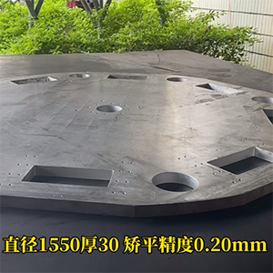 30mm厚鋼板，直徑1.55米機加工變形矯平機視頻