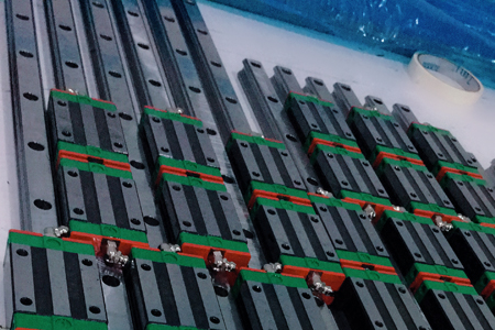 HIWIN 自潤(rùn)型直線(xiàn)導(dǎo)軌 E2型式的概述與特性