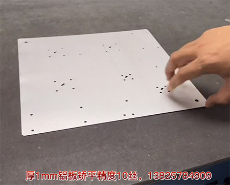 高精密的薄鋁板整平機怎么校平的，平整度10絲？</a>